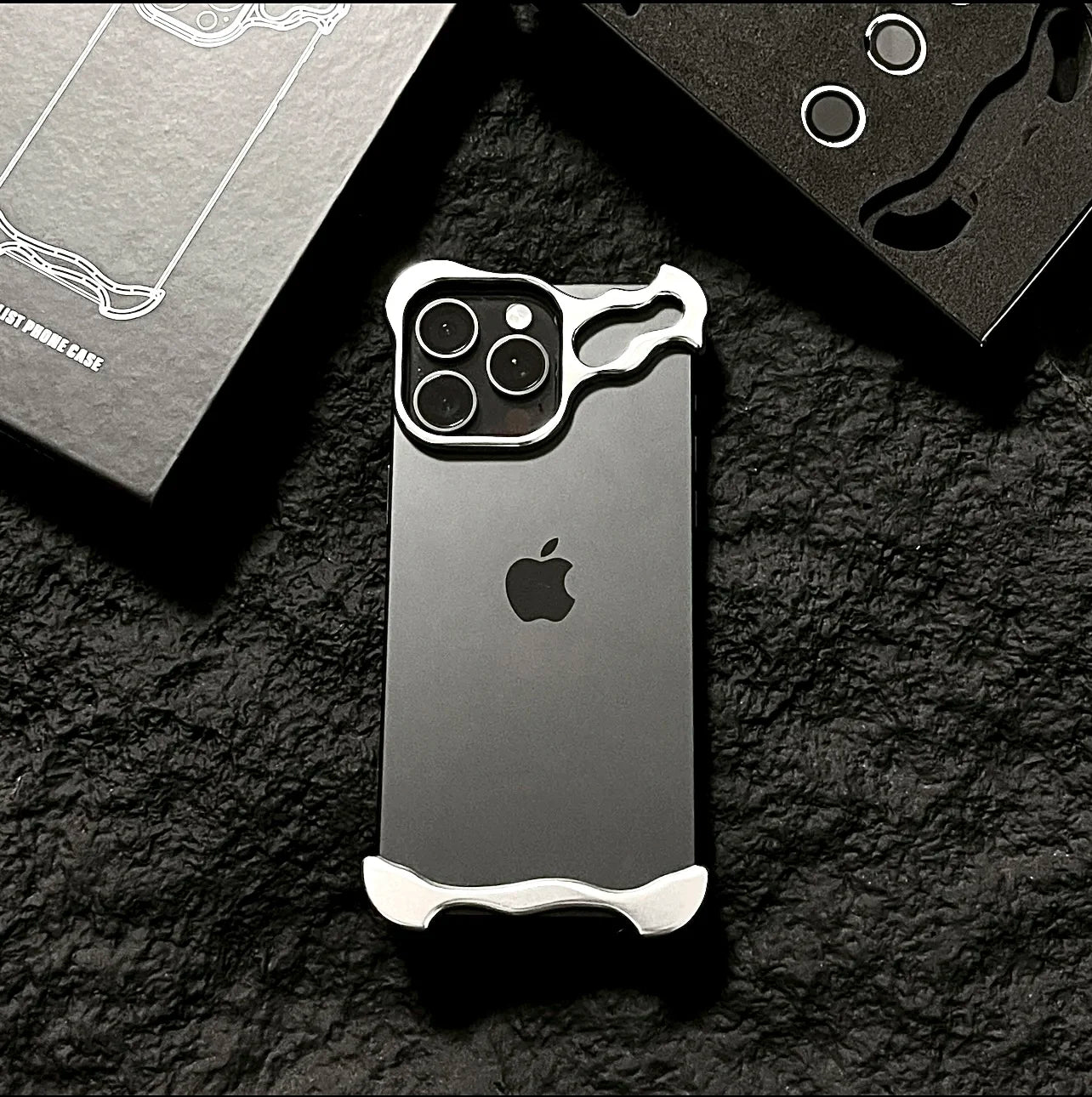Capa Metal Bumper – Alumínio, proteção de lente e resistente a impactos. Compatível com iPhone 13 ao 17 Pro Max.