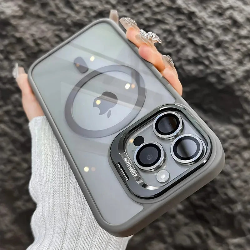 Capa Magnética Luxo – MagSafe, suporte integrado e proteção de lente. Compatível com iPhone 11 ao 17 Pro Max.