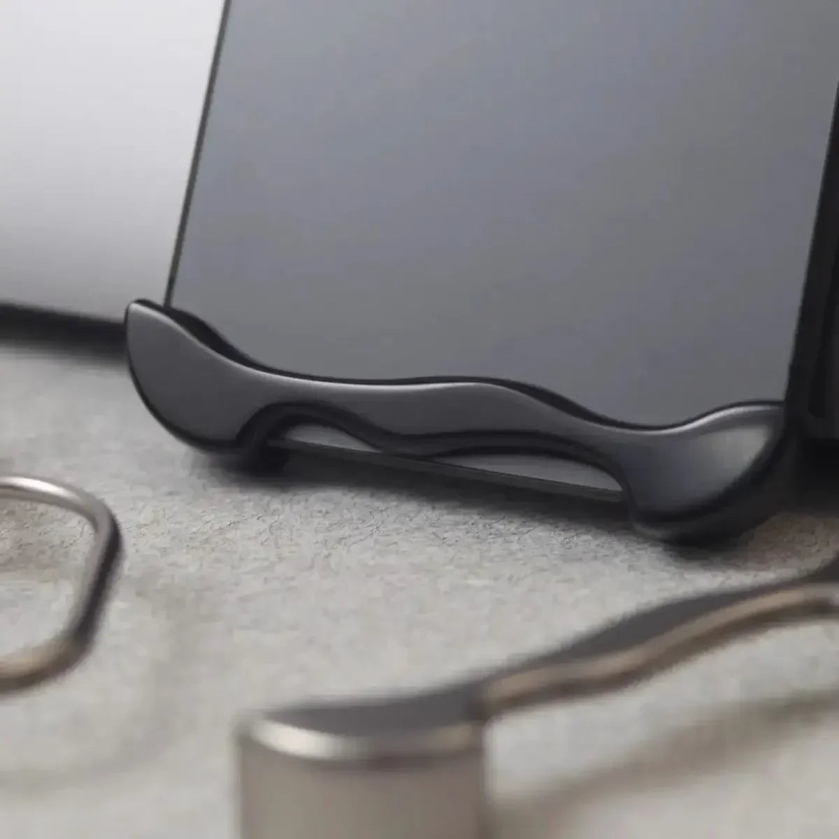 Capa Metal Bumper – Alumínio, proteção de lente e resistente a impactos. Compatível com iPhone 13 ao 17 Pro Max.