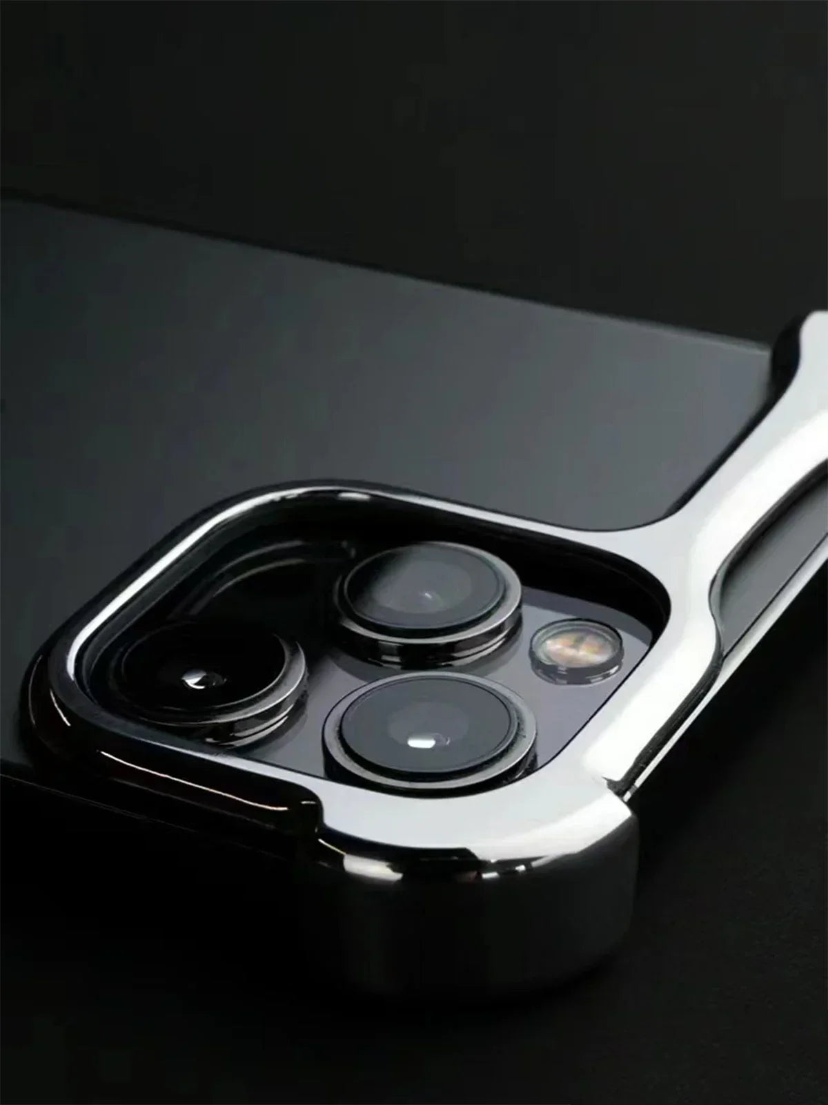 Capa Metal Bumper – Alumínio, proteção de lente e resistente a impactos. Compatível com iPhone 13 ao 17 Pro Max.