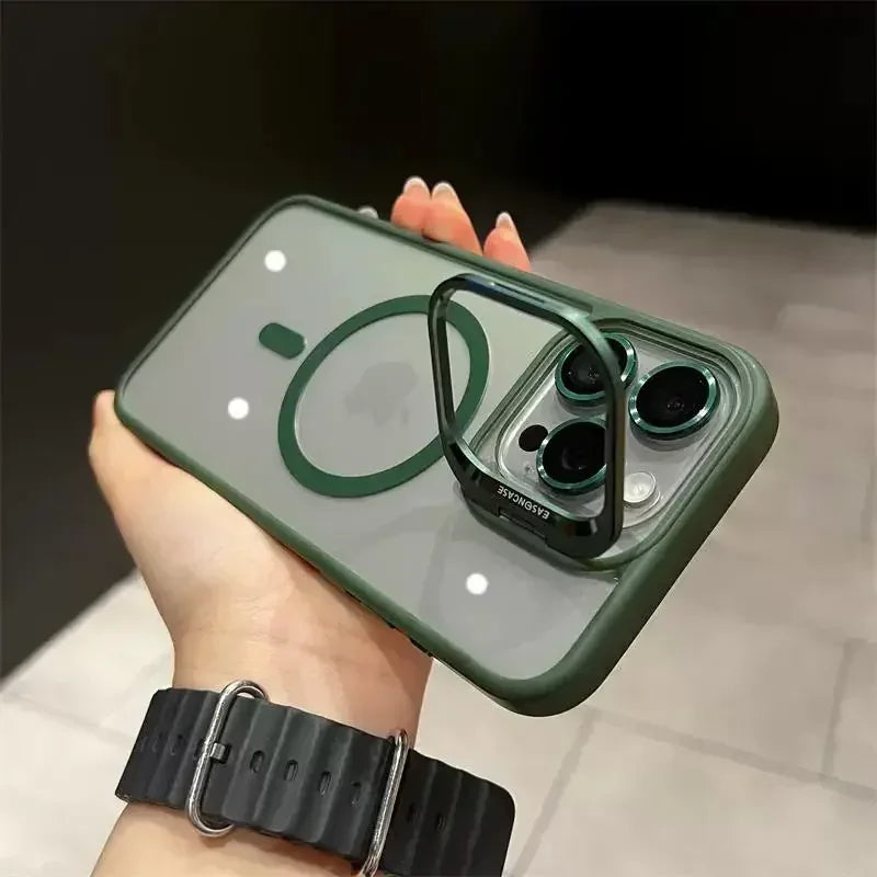 Capa Magnética Luxo – MagSafe, suporte integrado e proteção de lente. Compatível com iPhone 11 ao 17 Pro Max.