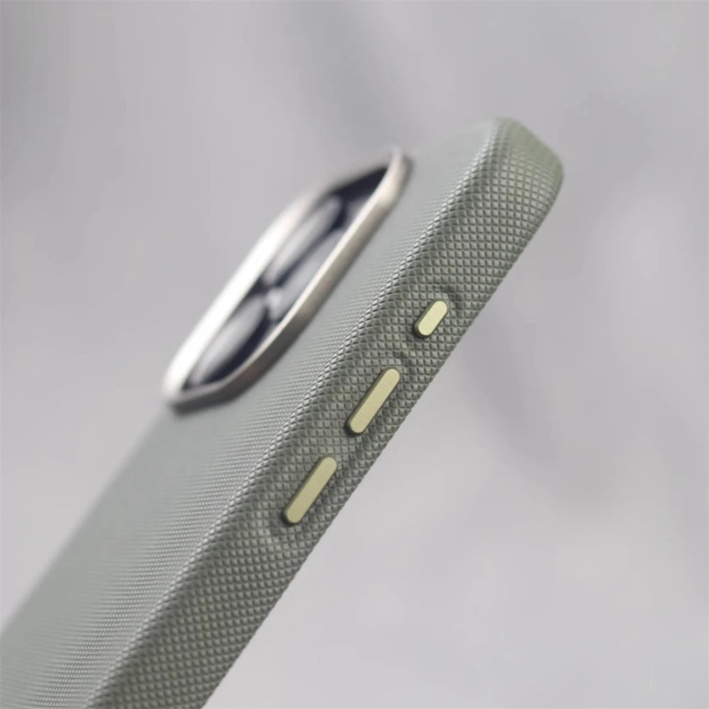 Capa Couro MagSafe – Moldura de liga metálica, couro PU e carregamento sem fio. Compatível com iPhone 13 ao 17 Pro Max.