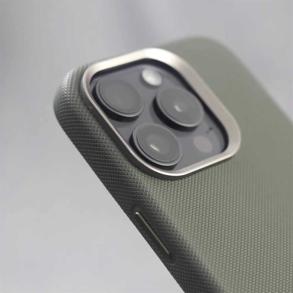 Capa Couro MagSafe – Moldura de liga metálica, couro PU e carregamento sem fio. Compatível com iPhone 13 ao 17 Pro Max.