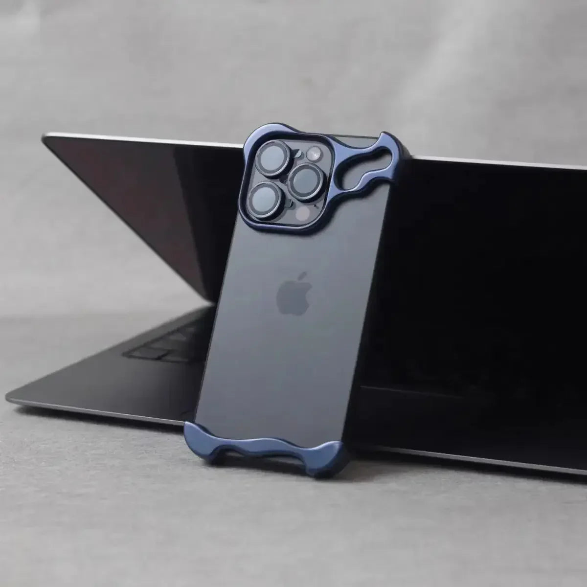 Capa Metal Bumper – Alumínio, proteção de lente e resistente a impactos. Compatível com iPhone 13 ao 17 Pro Max.