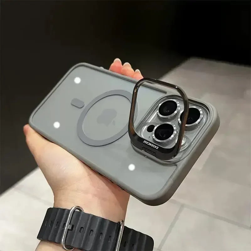 Capa Magnética Luxo – MagSafe, suporte integrado e proteção de lente. Compatível com iPhone 11 ao 17 Pro Max.