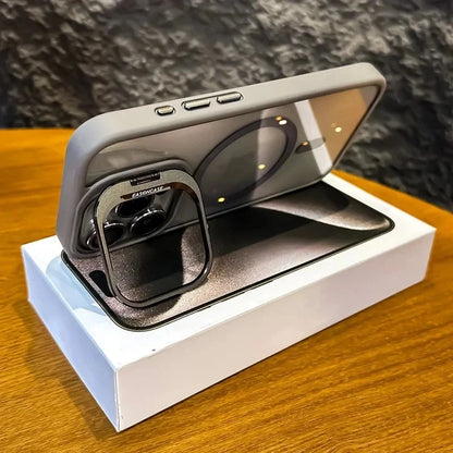 Capa Magnética Luxo – MagSafe, suporte integrado e proteção de lente. Compatível com iPhone 11 ao 17 Pro Max.