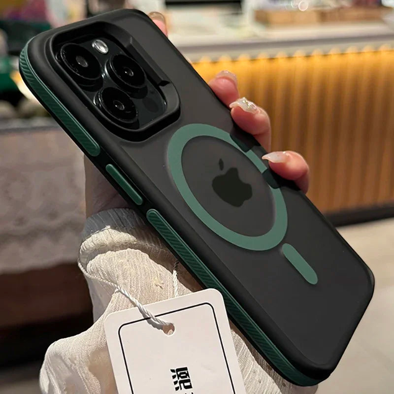 Capa Bicolor Fosca Magnética – Translúcida, resistente a impactos e compatível com iPhone 11 ao 17 Pro Max.