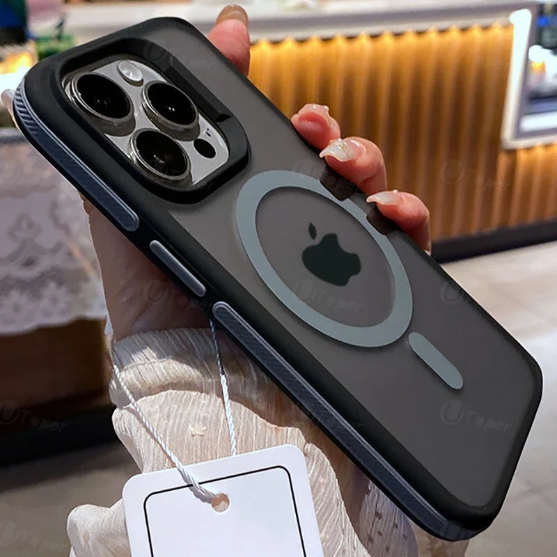 Capa Bicolor Fosca Magnética – Translúcida, resistente a impactos e compatível com iPhone 11 ao 17 Pro Max.