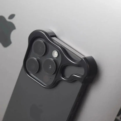 Capa Metal Bumper – Alumínio, proteção de lente e resistente a impactos. Compatível com iPhone 13 ao 17 Pro Max.